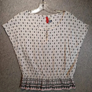 H &  M Divided White with Black Diamonds 1/4 Sleeve Blouse Size 8